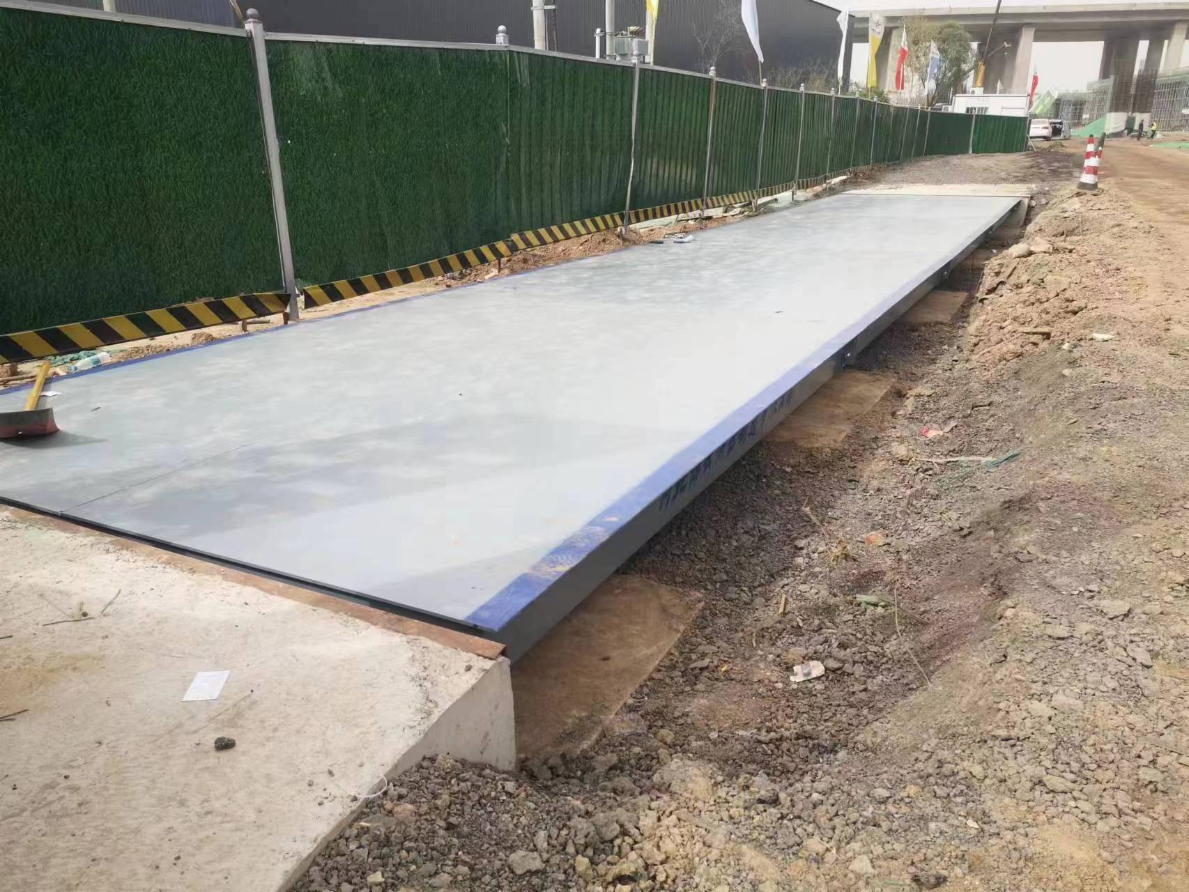中交公司修石清路高架100噸 3*16